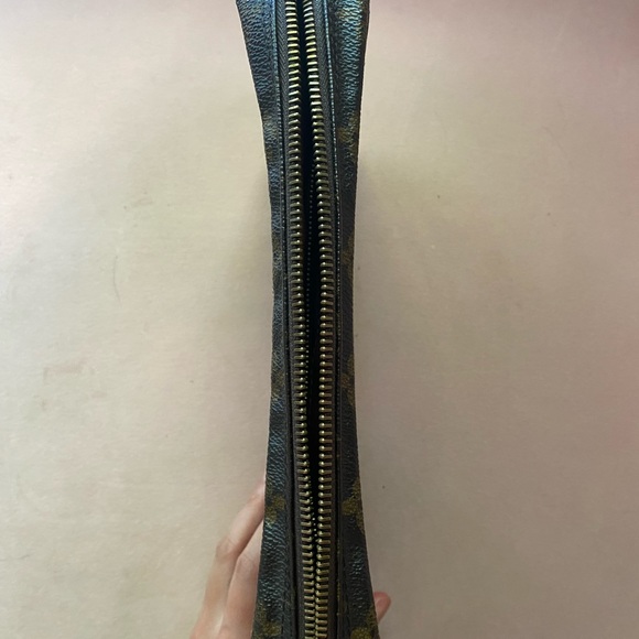 Louis Vuitton Bag - Picture 4 of 12